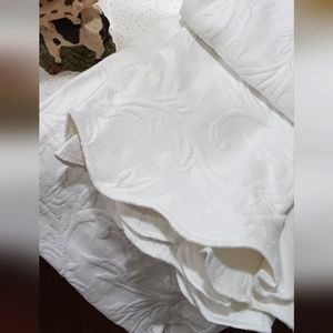 New matlasse full bedskirt- JC PENNEY HOME